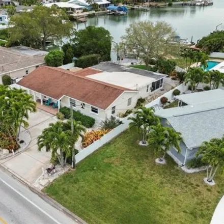 Image 2 - 172 79th Street South, Saint Petersburg, FL 33707, USA - House for sale