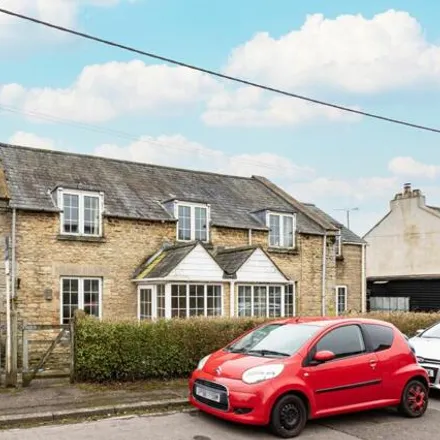 Buy this 5 bed townhouse on 21 Woodstock Road in Witney, OX28 1DU