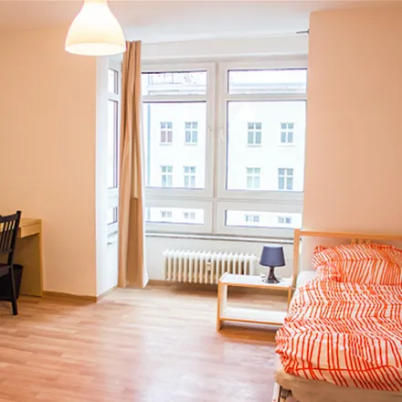 Rent this 4 bed room on Quarters in Stromstraße, 10551 Berlin