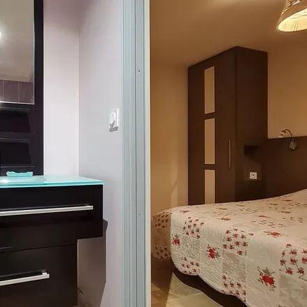 Rent this 2 bed house on 46700 Puy-l'Évêque