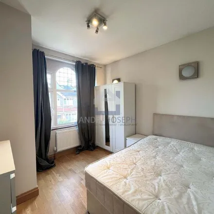 Image 7 - 112 Tooting Bec Road, London, SW17 8BW, United Kingdom - Apartment for rent