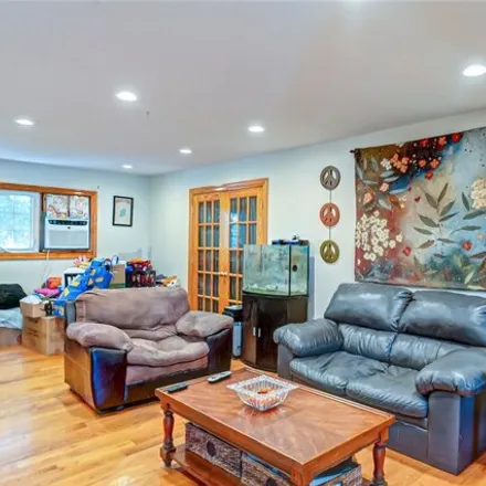 Image 3 - 17 Totten St, Bethpage, New York, 11714 - House for sale