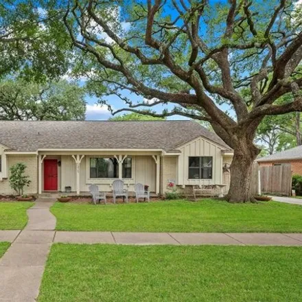 Buy this 3 bed house on 5831 Braesheather Drive in Houston, TX 77096
