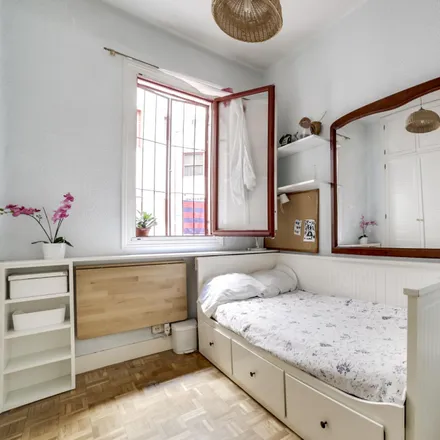 Rent this 3 bed room on Ronda de Valencia in 9, 28012 Madrid