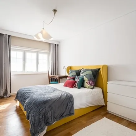 Rent this 1 bed room on Avenida Sacadura Cabral in 4405-371 São Félix da Marinha, Portugal