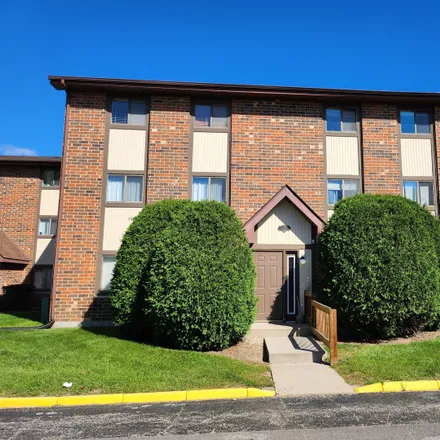 Rent this 2 bed condo on 423 Berkshire Drive in Crystal Lake, IL 60014