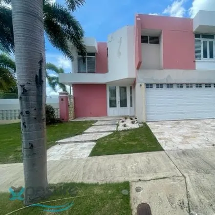 Buy this 4 bed house on East West Drive in Bayamón, PR 00961