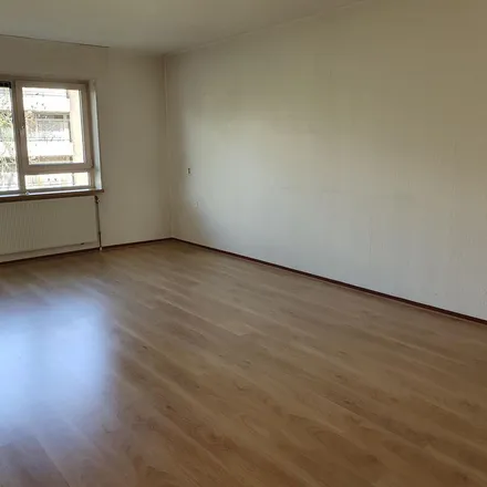 Rent this 2 bed apartment on Zierikzeestraat 79 in 3086 PH Rotterdam, Netherlands