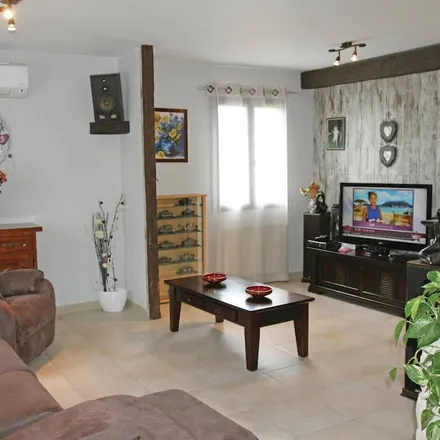 Rent this 3 bed house on Avignon in Vaucluse, France