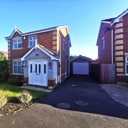 Rent this 3 bed house on Lister Walk in Churwell, LS27 9TD