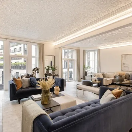 Rent this 8 bed apartment on Wellington Court in 116 Knightsbridge, London