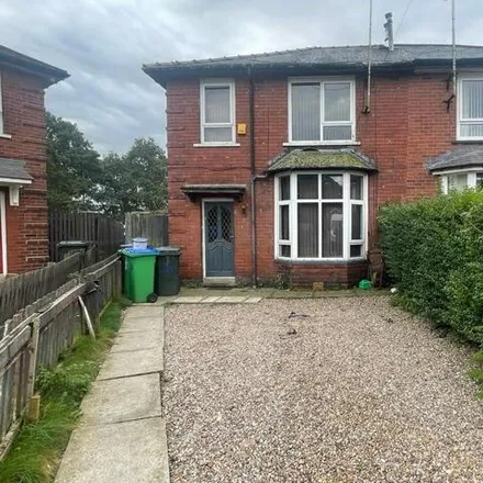 Rent this 3 bed duplex on Further Pits in Rochdale, OL11 5DF
