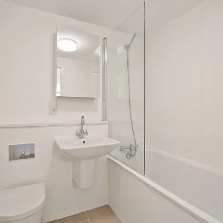 Image 8 - Nilkanrai, Glenburnie Road, London, SW17 7PJ, United Kingdom - Apartment for rent