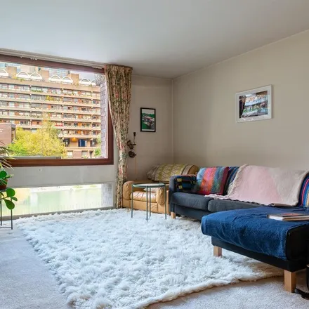 Rent this 1 bed apartment on Andrewes House in Fore Street, Barbican