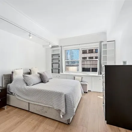 Image 4 - 165 WEST 66TH STREET 12W in New York - Apartment for sale