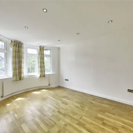 Image 4 - Bishops Park Road, London, SW16 5TR, United Kingdom - Apartment for rent