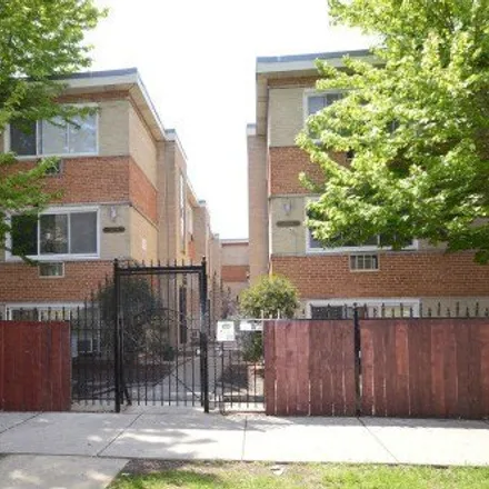 Rent this 1 bed house on 5960 North Winthrop Avenue in Chicago, IL 60660