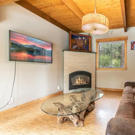 Image 3 - 17085 Northwoods Boulevard, Truckee, CA 96161, USA - House for sale
