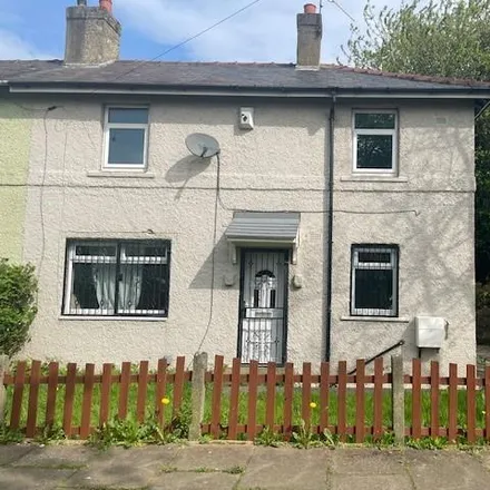 Rent this 3 bed duplex on Dracup Avenue in Bradford, BD7 2RJ