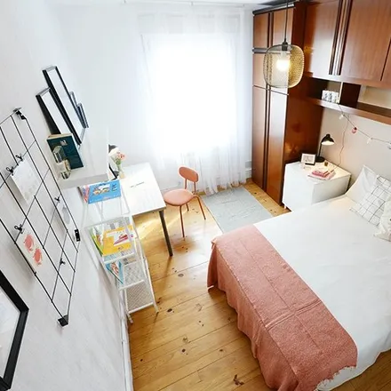 Rent this 3 bed room on Calle Monte Arno / Arno mendiaren kalea in 2, 48007 Bilbao