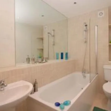 Image 7 - Bywater Place, London, SE16 5NE, United Kingdom - Townhouse for rent