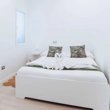 Rent this 3 bed apartment on Las Palmas de Gran Canaria in Calle Lucas Fernández Navarro, 1