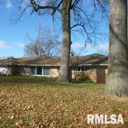 Buy this 4 bed house on 1200 West Lafayette Avenue in Jacksonville, IL 62650