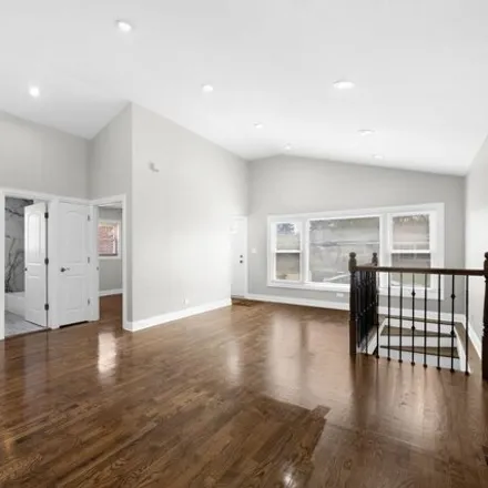 Image 9 - 4348 West 77th Place, Chicago, IL 60652, USA - House for sale