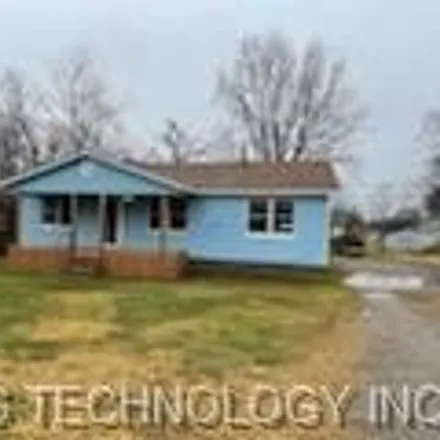 Buy this 3 bed house on 1403 West Division Street in Henryetta, OK 74437