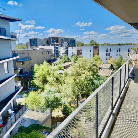 Rent this 1 bed apartment on GINKO in 34 Cours de Québec, 33300 Bordeaux