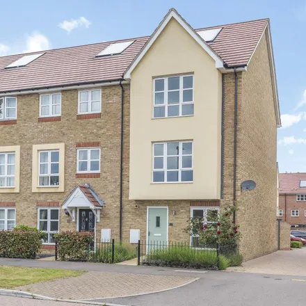 Rent this 4 bed townhouse on Gwendolyn Buck Drive in Aylesbury, HP21 9FN