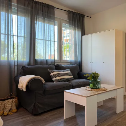 Image 3 - Calle de Ricardo Ortiz, 72, 28017 Madrid, Spain - Apartment for rent