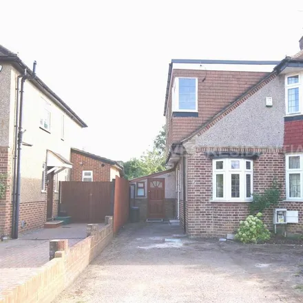 Rent this 5 bed duplex on Matlock Way in London, KT3 3AT