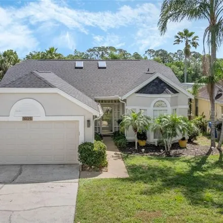 Buy this 3 bed house on 1047 Whittier Circle in Oviedo, FL 32765
