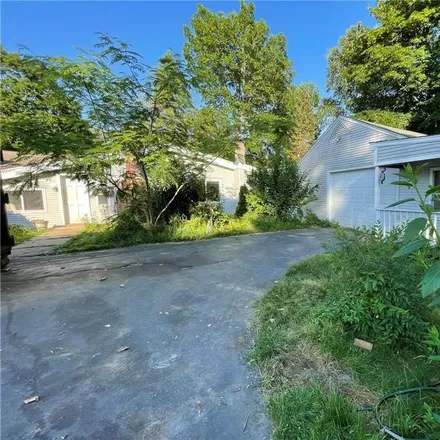 Buy this 1 bed house on 31 Middle Road in Guilford, CT 06437