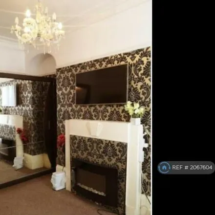 Image 4 - The Red Carpet, 183a Oxford Road, Reading, RG1 7NL, United Kingdom - House for rent