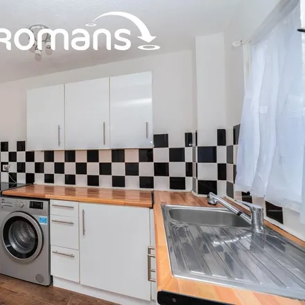 Image 5 - Repens Way, London, UB4 9PR, United Kingdom - Townhouse for rent