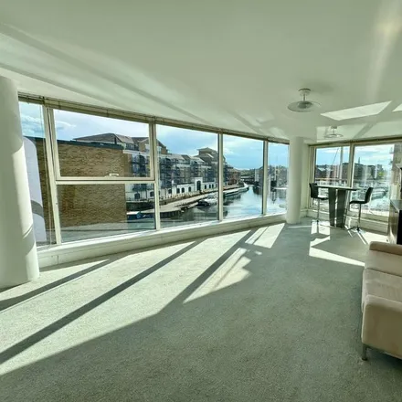 Rent this 2 bed apartment on 127-157 Basin Approach in Ratcliffe, London