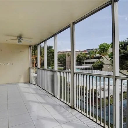 Image 9 - 1660 Northeast 191st Street, Miami-Dade County, FL 33179, USA - Apartment for rent