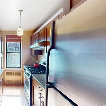 Image 2 - 33-26 92nd Street, New York, NY 11372, USA - Apartment for sale
