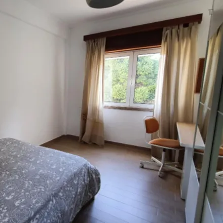 Rent this 4 bed room on Rua Francisco António da Silva in 2780-052 Oeiras, Portugal