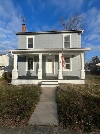 Buy this 3 bed house on 15 North 11th Street in Miamisburg, OH 45342