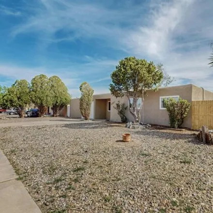 Image 3 - Sierra Vista Elementary School, Drake Avenue Northwest, Paradise Hills, Bernalillo County, NM 87114, USA - House for sale