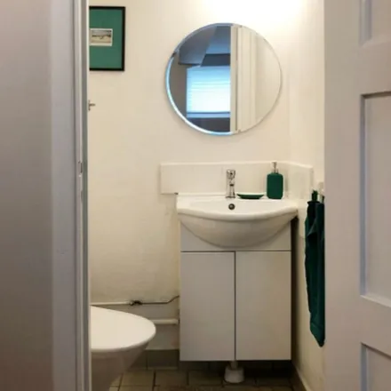 Rent this 3 bed apartment on Norrängsvägen 79 in 141 43 Stuvsta-Snättringe, Sweden