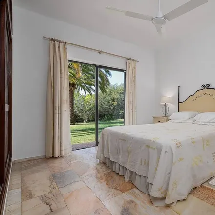 Rent this 4 bed house on Lagoa e Carvoeiro in Faro, Portugal