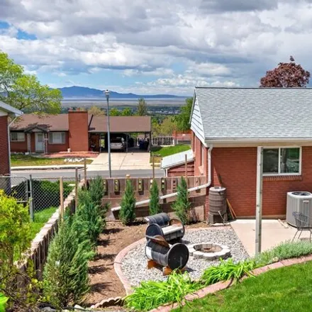 Image 4 - 1879 South Spring Creek Drive, Bountiful, UT 84010, USA - House for sale