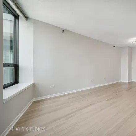 Image 6 - West Kinzie Street, Chicago, IL 60654, USA - Condo for rent