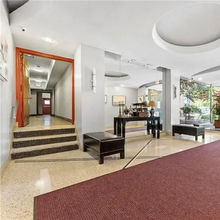 Image 2 - 4295 Webster Avenue, New York, NY 10470, USA - Condo for sale