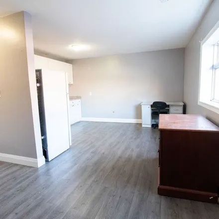 Image 2 - 10 Albert Street West, Thorold, ON L2V 1P1, Canada - Apartment for rent