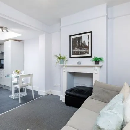 Rent this 3 bed apartment on Hartfield Crescent in London, SW19 3SB